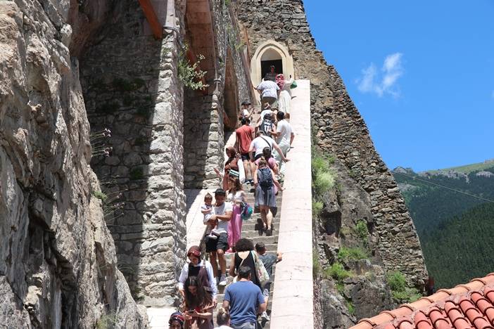 Trabzon'da Sümela Manastırı'nı kaç kişi ziyaret etti? Sayı giderek artıyor 8